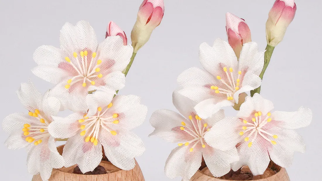 小さな桜を手作りした海の約束の花飾り
