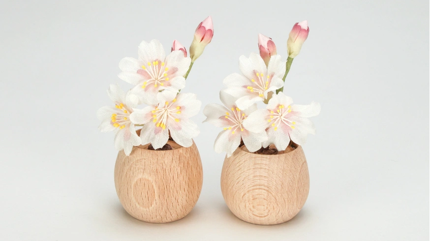 小さな桜を手作りした海の約束の花飾り